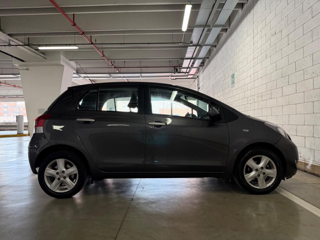 Toyota Yaris 1.0 5 porte Sol