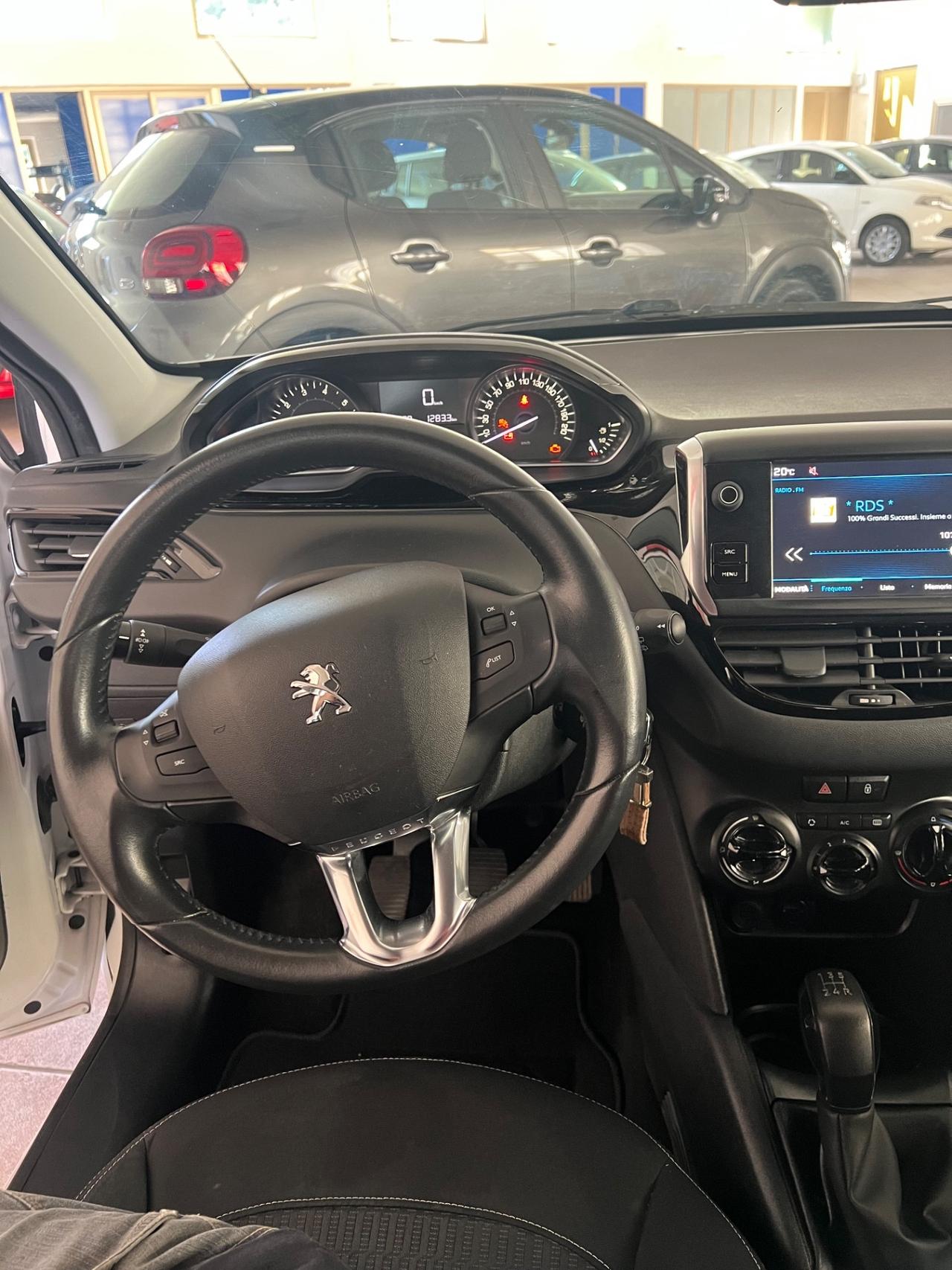 Peugeot 208 PureTech 82 5 porte Black Line