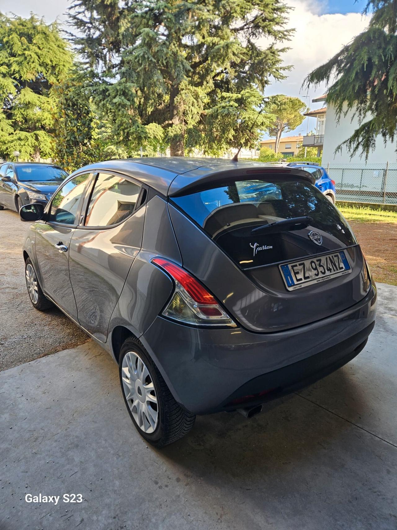 Lancia Ypsilon PLATINUM – Condizioni Eccellenti