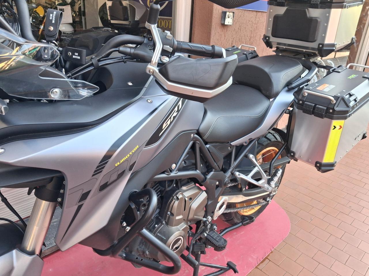 Qj Motor SRT 700 ABS + TCS