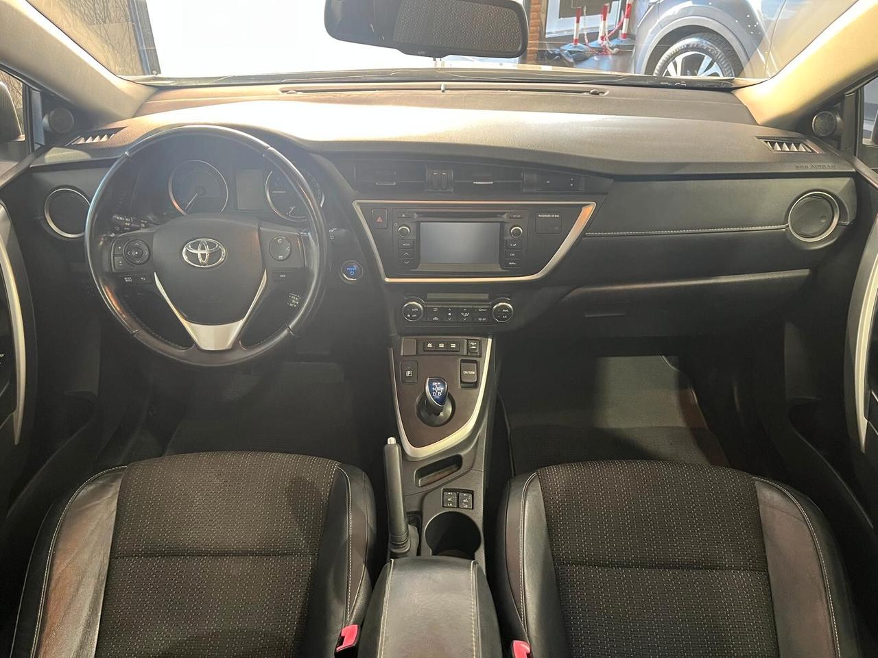 Toyota Auris Touring Sports 1.8 Hybrid Lounge