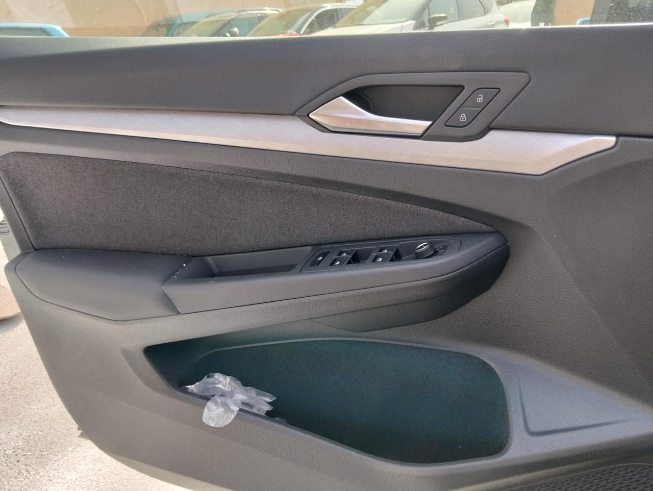 Volkswagen Golf 1.5 TSI 115cv 2025 SINISTRATA