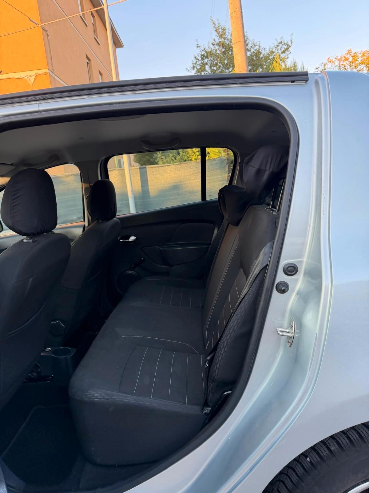 Dacia Sandero 1.0 - NEOPATENTATI - 12 MESI DI GARANZIA -