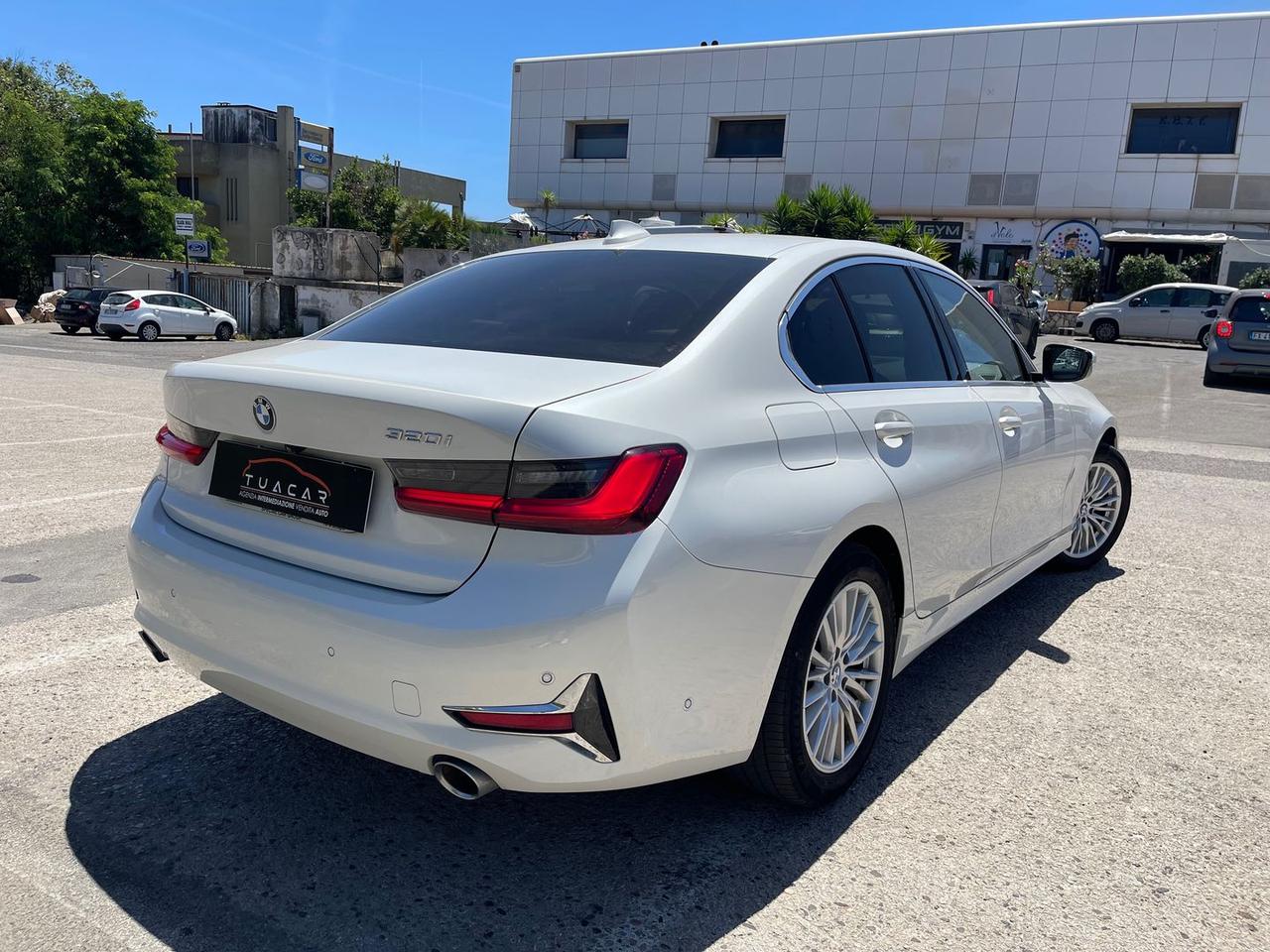 Bmw 320 i Luxury #11281
