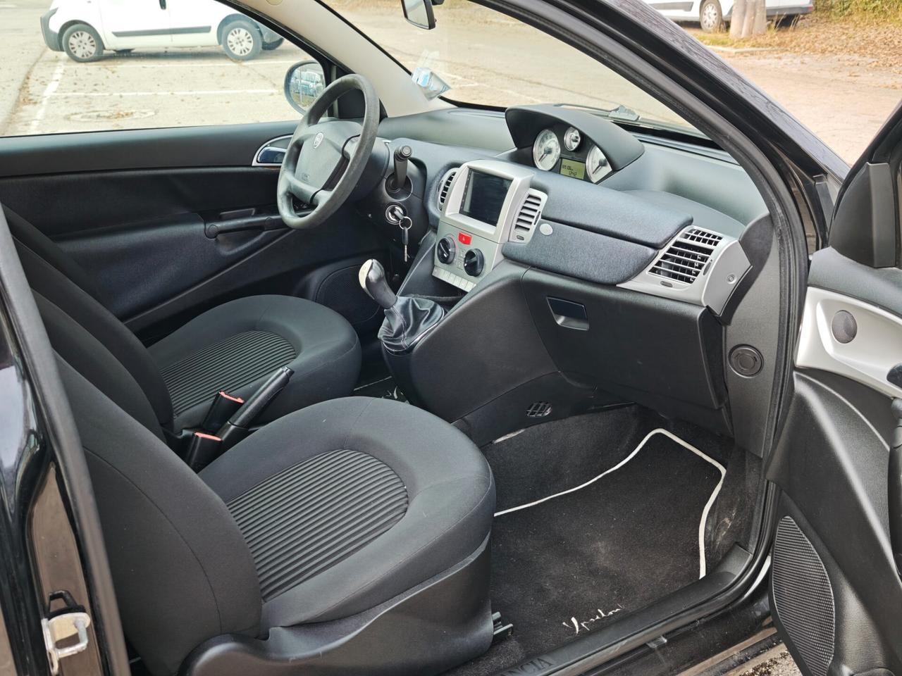 Lancia Ypsilon 1.3 MJT 75 CV OK NEOPATENTATI