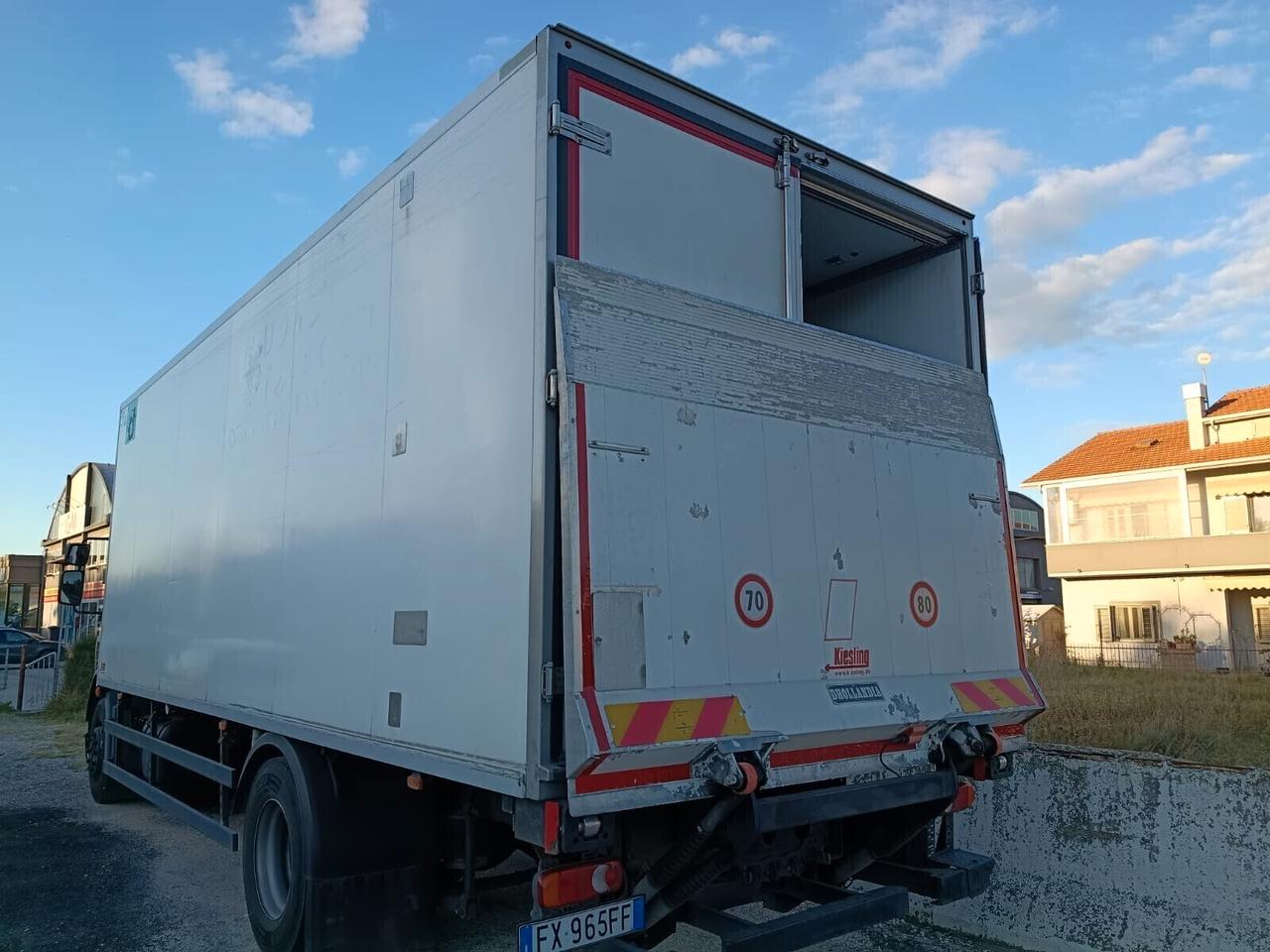 Autocarro Daf LF 55.310 18 tonnellate frigo 2016