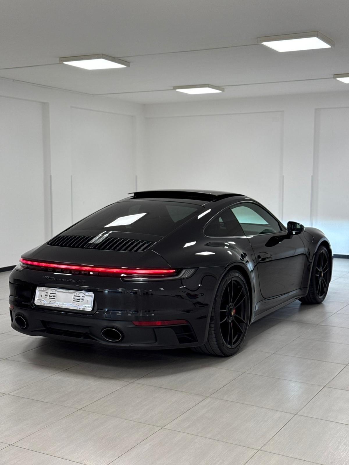 Porsche 911 Carrera 4 GTS