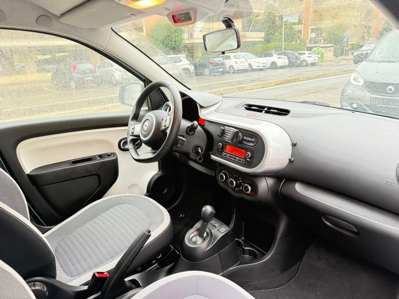 Renault Twingo LIMITEED C.AUTOMATICO PDC BLUETOOTH CERCHI 16 SOLO 25000 KM