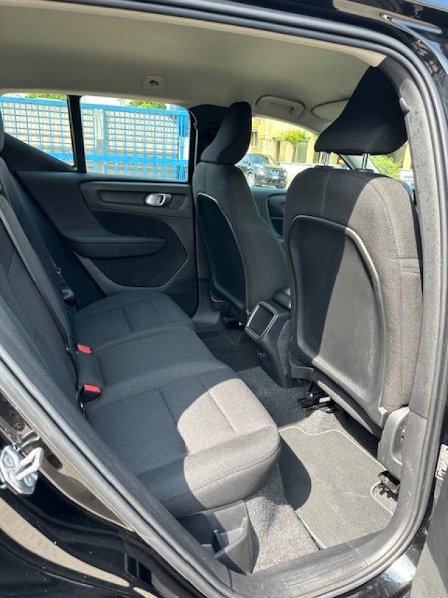 VOLVO XC40 T2 Momentum Core