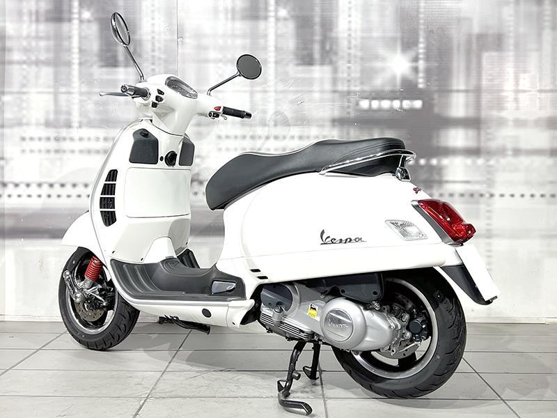 Piaggio Vespa GTS 300 Super Abs