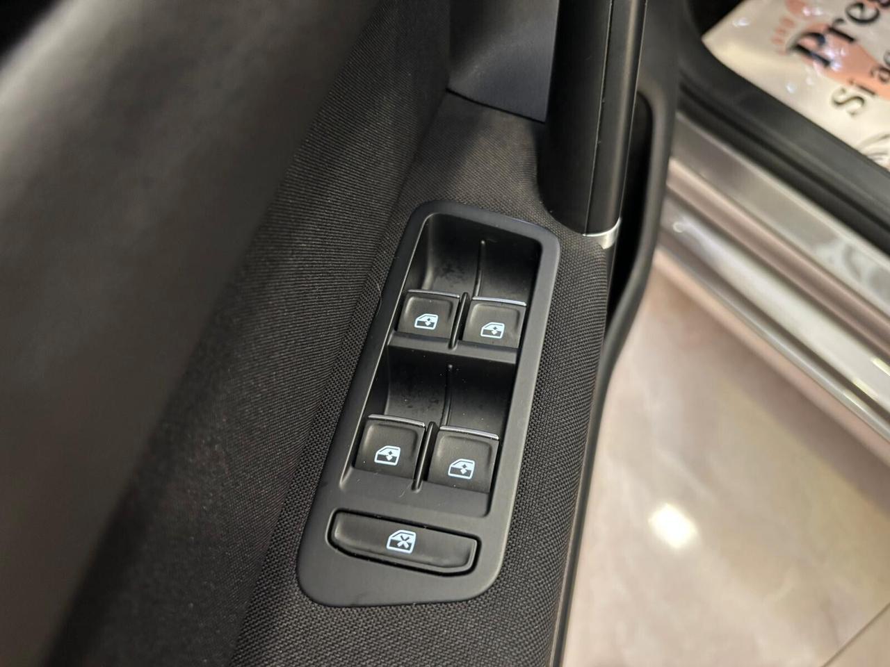 Volkswagen Golf 1.6 TDI 110CV *PARI AL NUOVO*