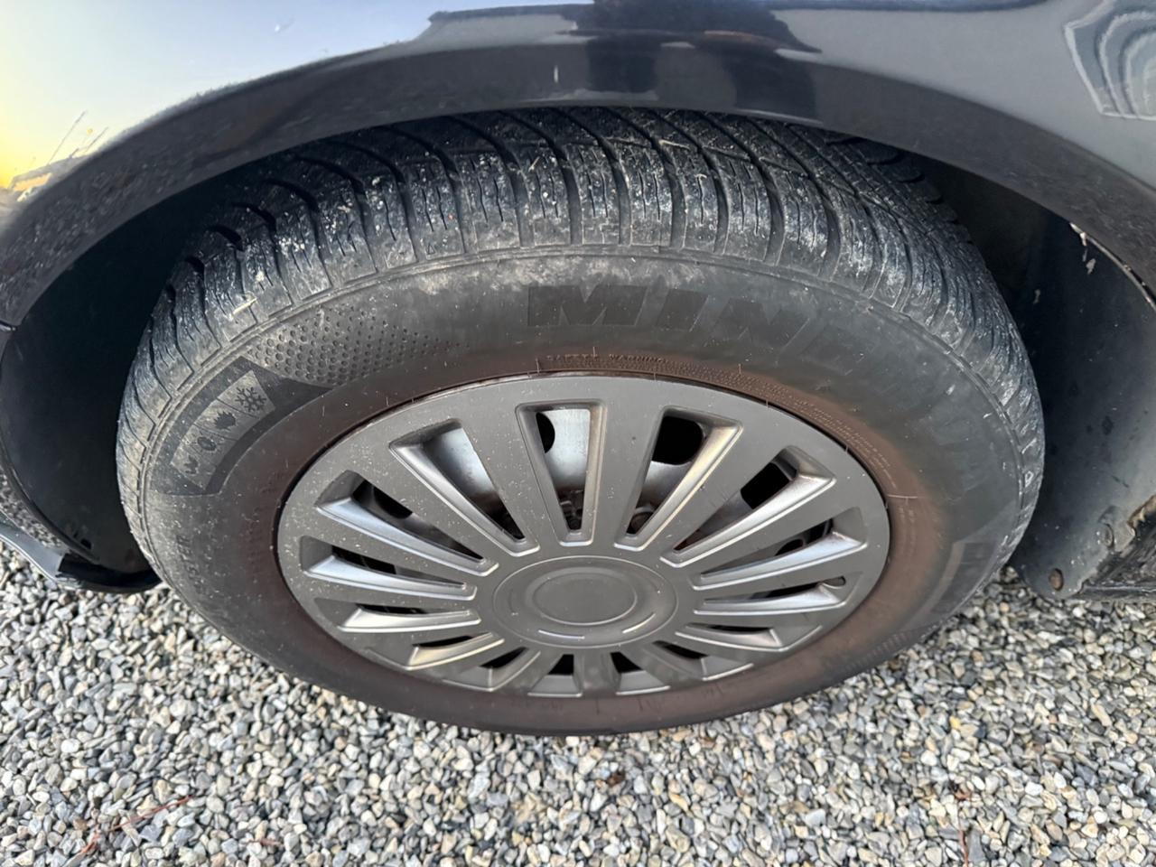 Volkswagen Golf 1.4 16V cat 5 porte