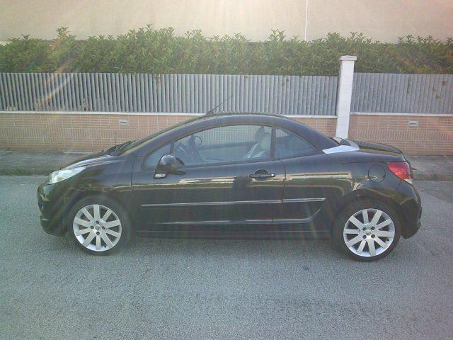 PEUGEOT 207 1.6 8V HDi 112CV CC Féline