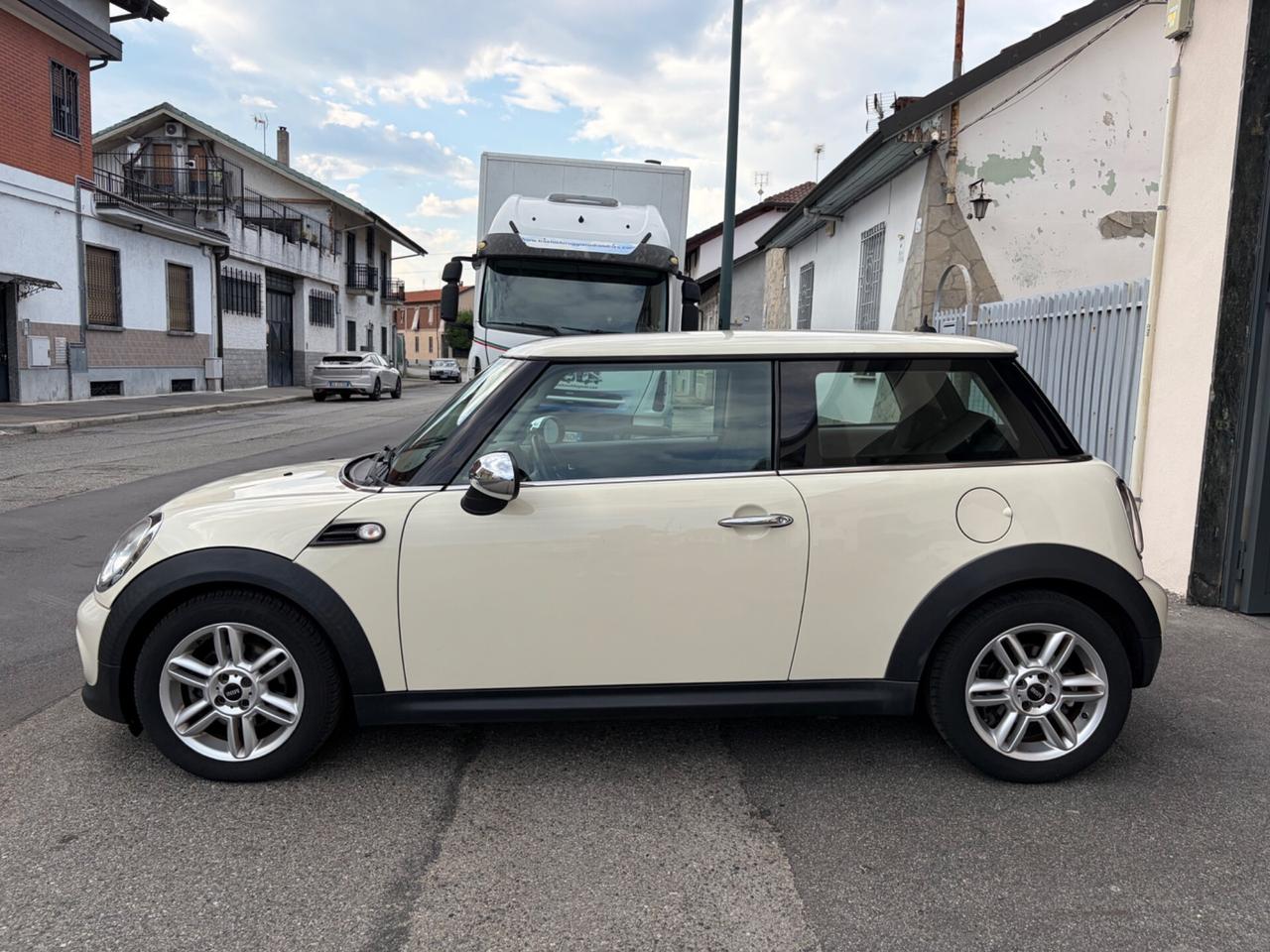 Mini 1.6 16V Cooper D KM 100000