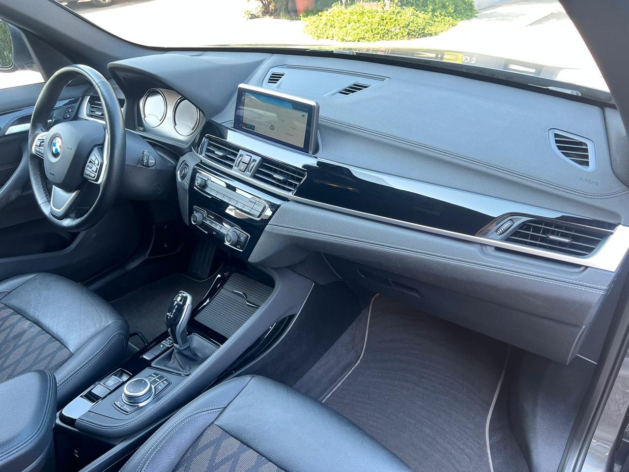 Bmw X1 sdrive18d xLine auto LED/NAVI/PELLE/18; PERFETTA