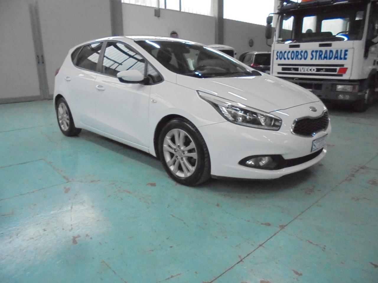 Kia Ceed cee'd 1.6 CRDi 110 CV 5 porte Cool FRIZIONE NUOVA