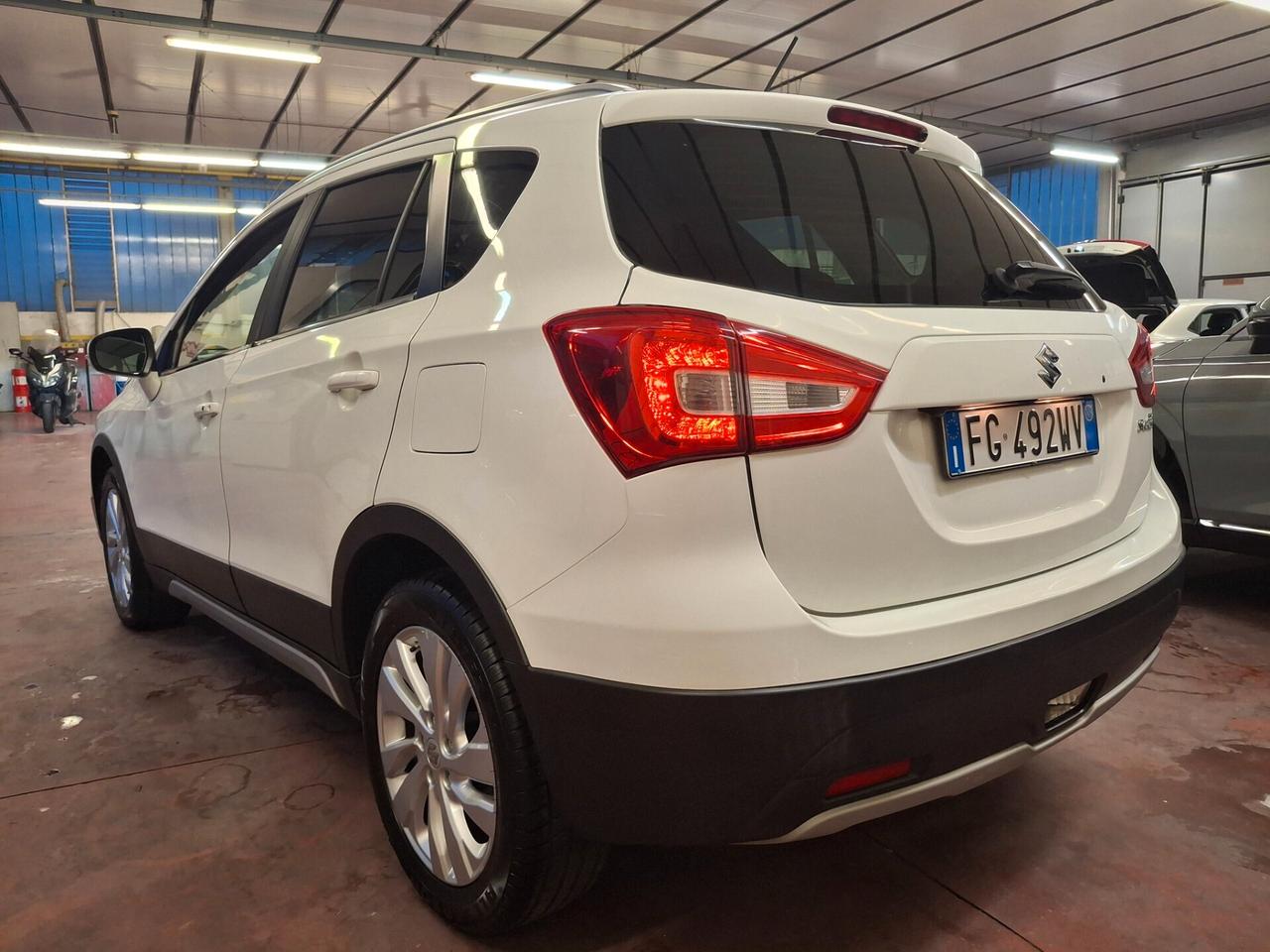 Suzuki S-Cross 1.6 DDiS Start&Stop Top-FARI LED-