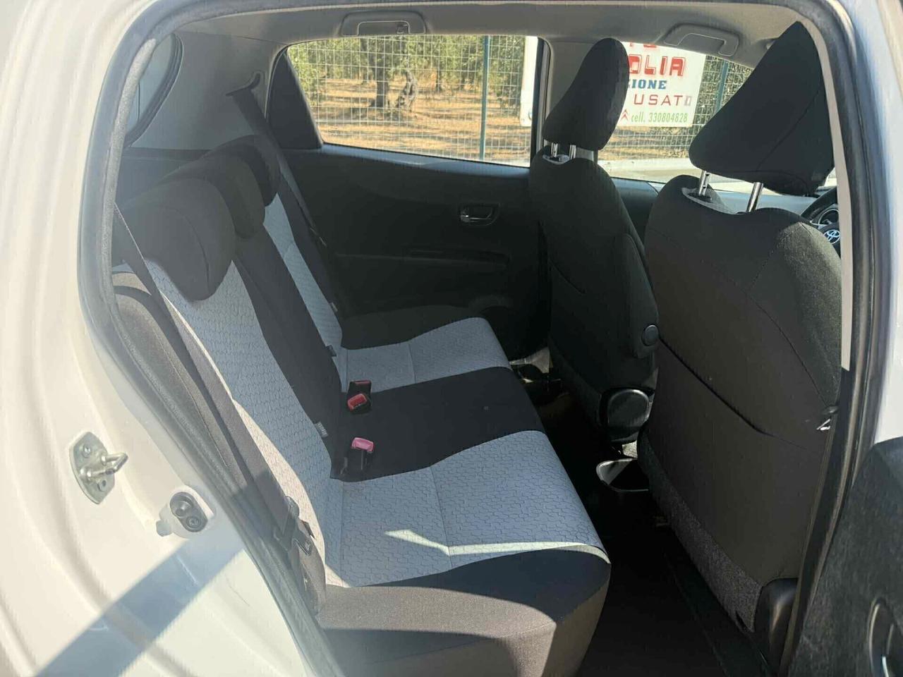 Toyota Yaris 1.0 BENZINA ''navig, retr,'' 2012 neop ok