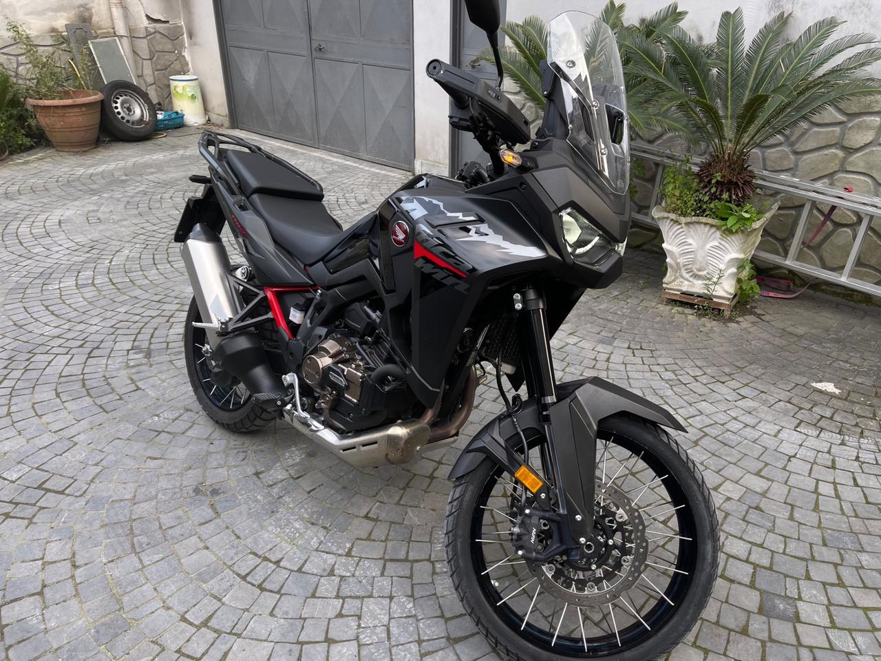 HONDA AFRICA TWIN CAMBIO AUTOMATICO DCT GARANZIA