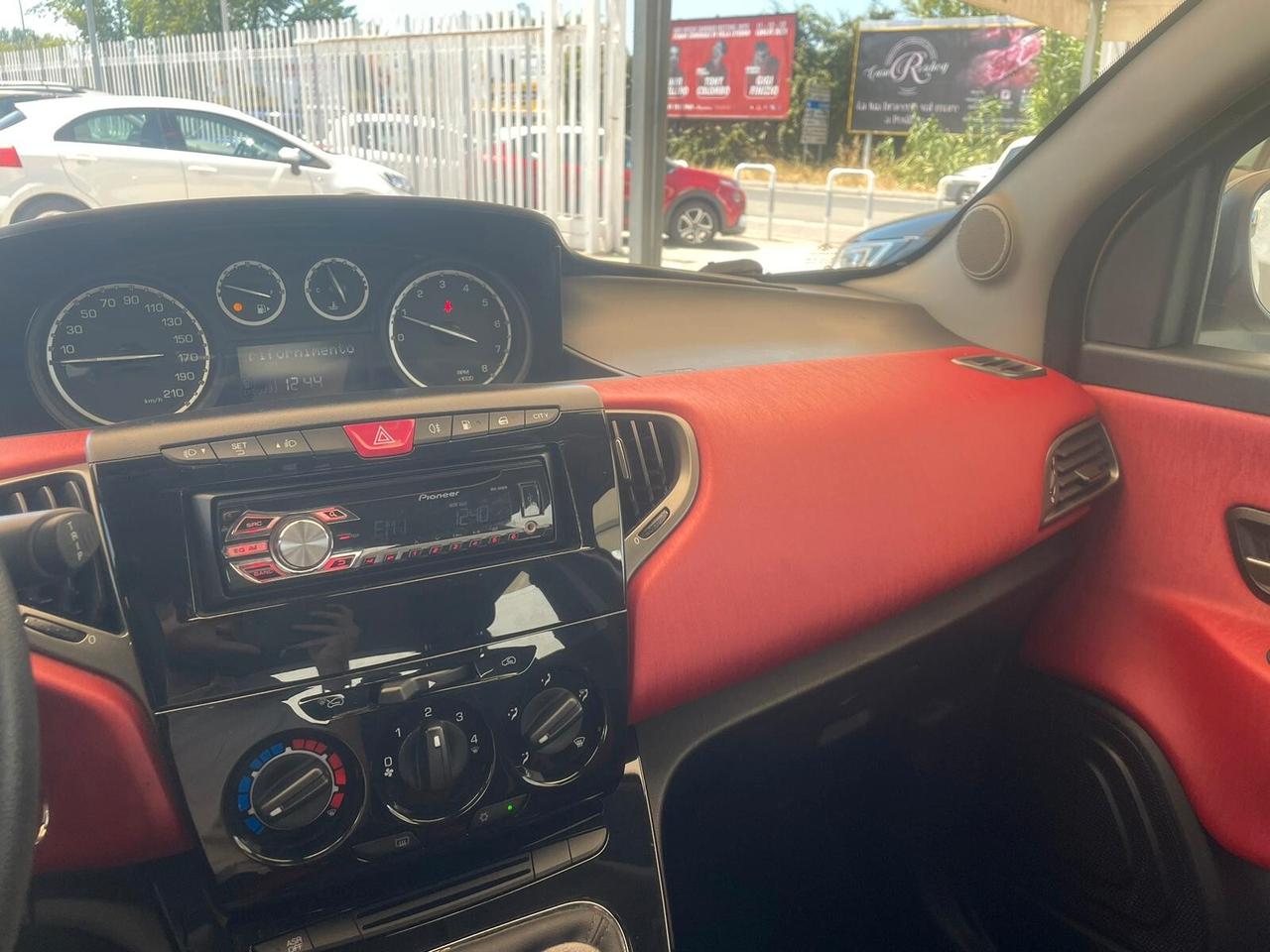 Lancia Ypsilon 0.9 TwinAir 85 CV 5 porte Metano Ecochic Gold