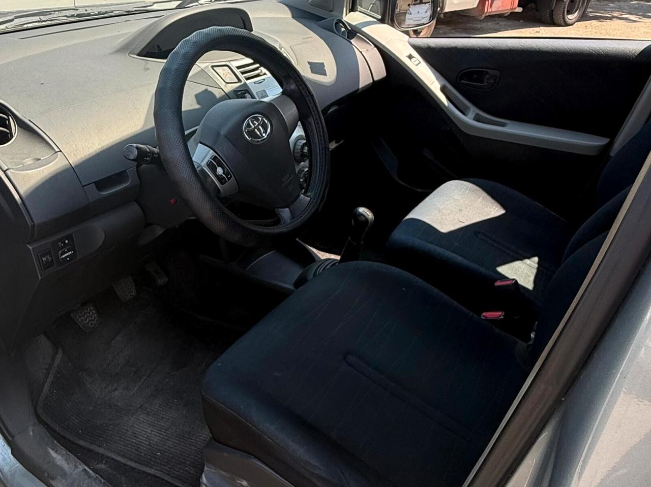Toyota Yaris 1.0 5 porte