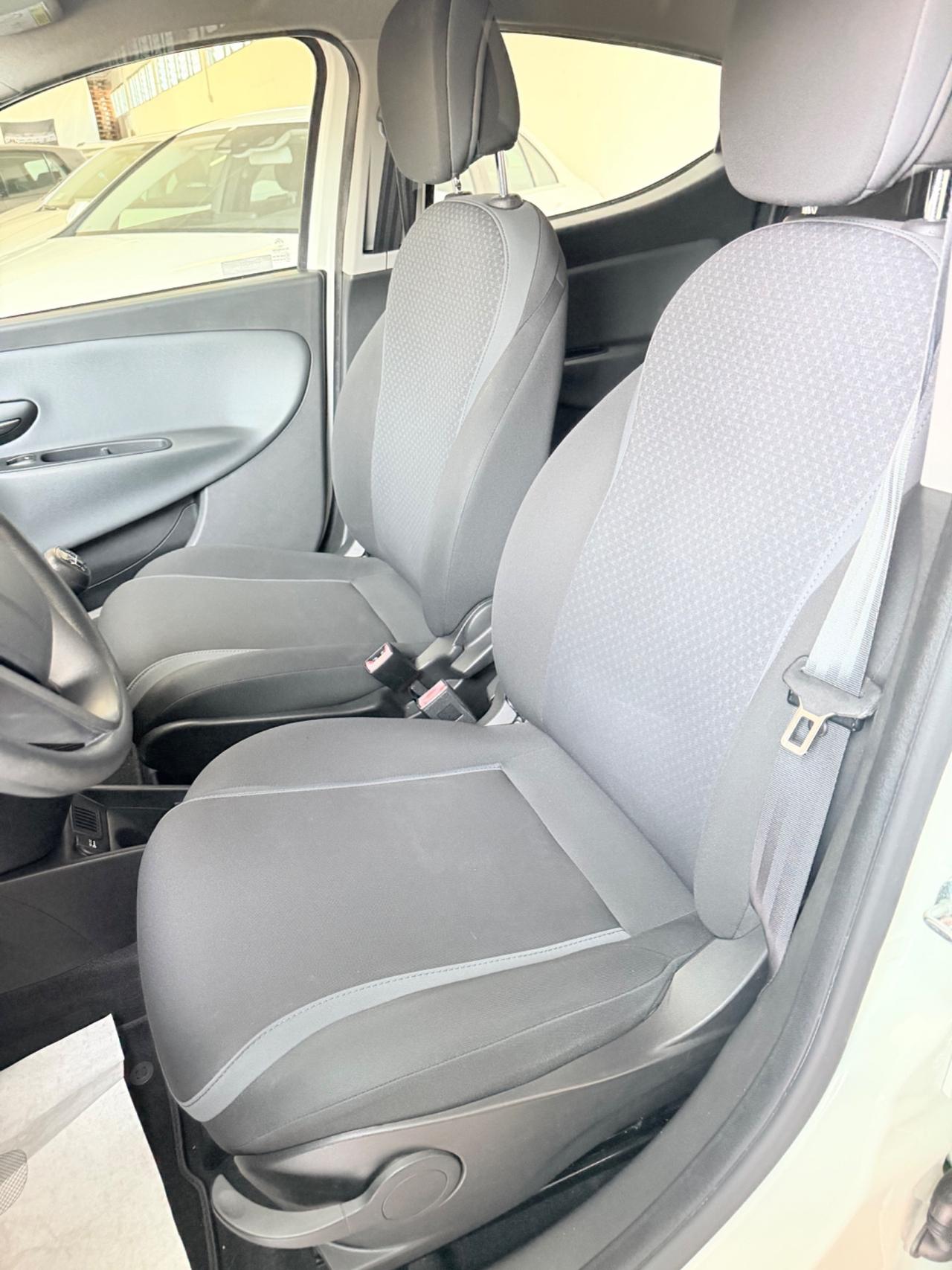 Lancia Ypsilon 1.2 69 CV 5 porte GPL Ecochic Silver