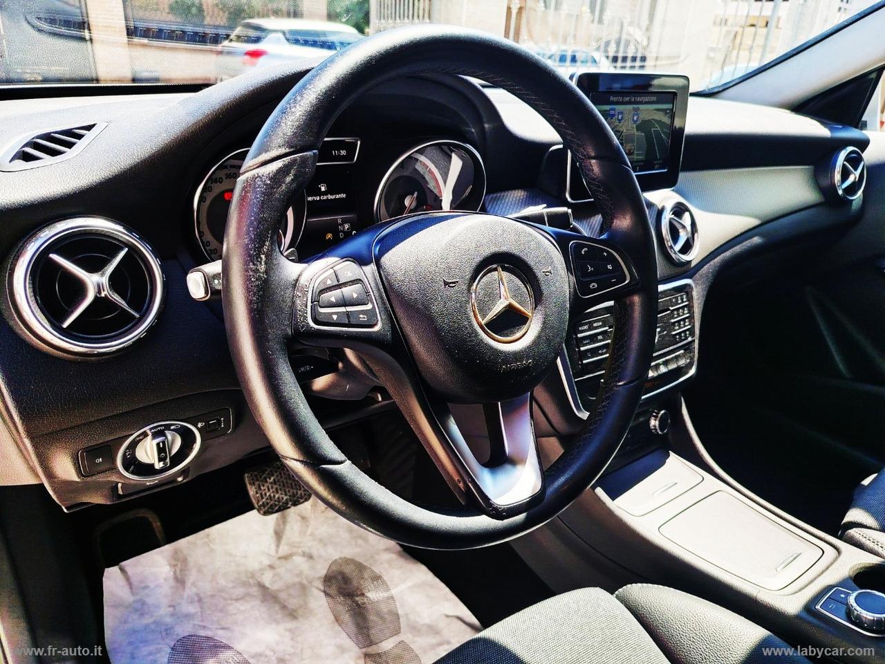 MERCEDES-BENZ GLA 180 d Premium
