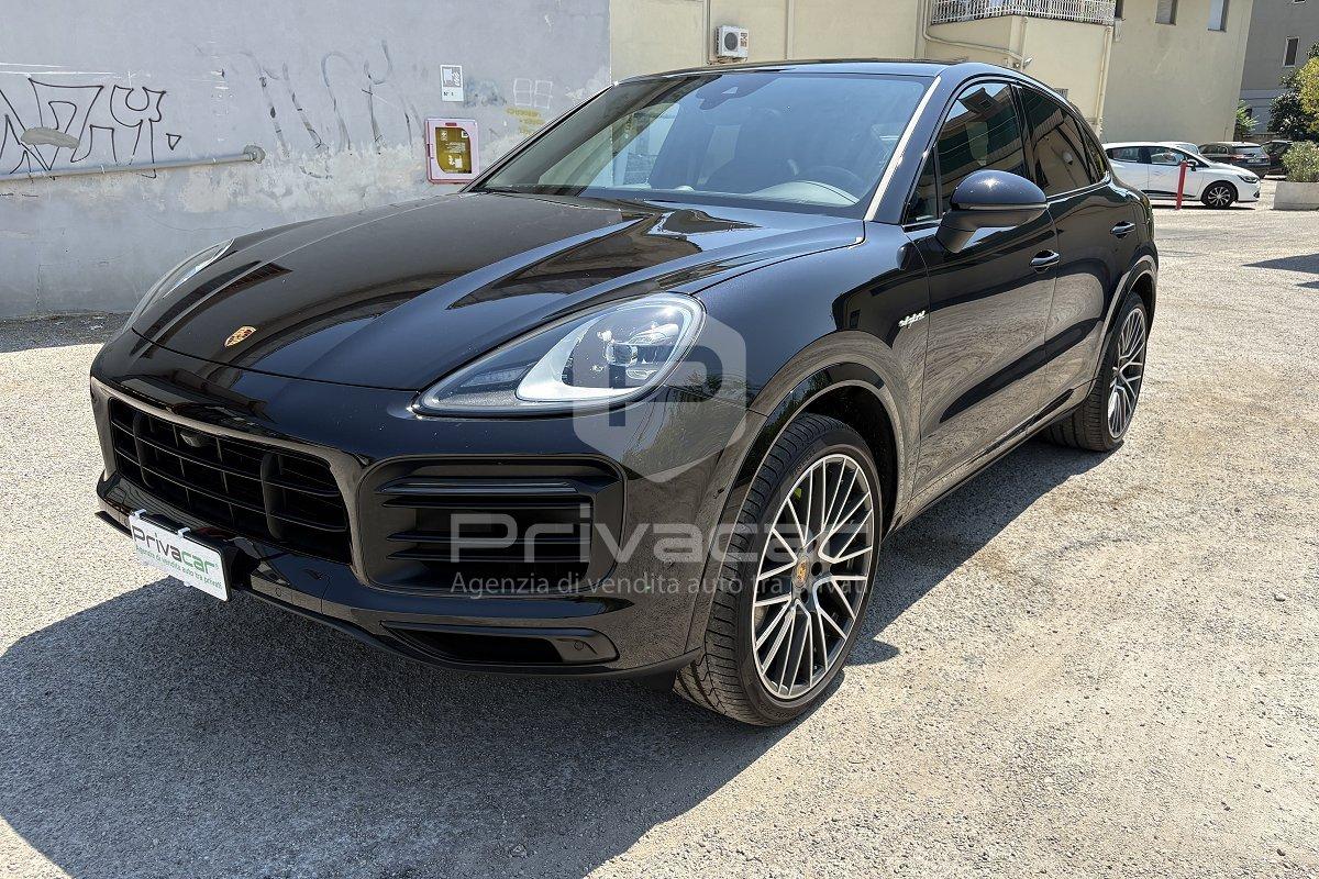 PORSCHE Cayenne Coupé 3.0 V6 E-Hybrid Platinum Edition