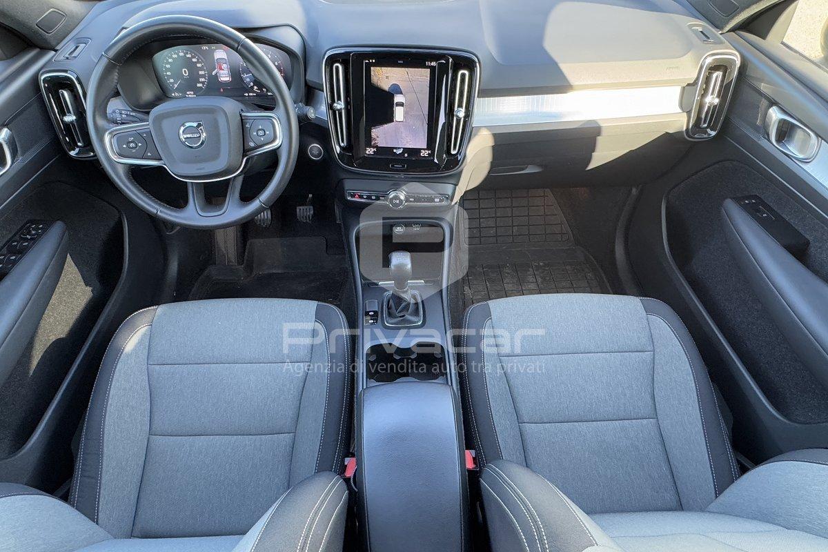 VOLVO XC40 T2 Momentum Pro
