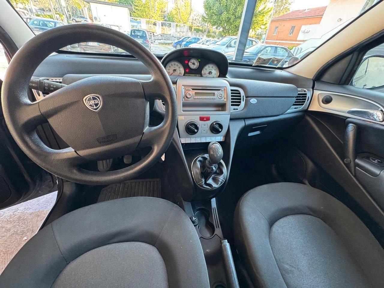 Lancia Ypsilon 1.2 69 CV Unyca