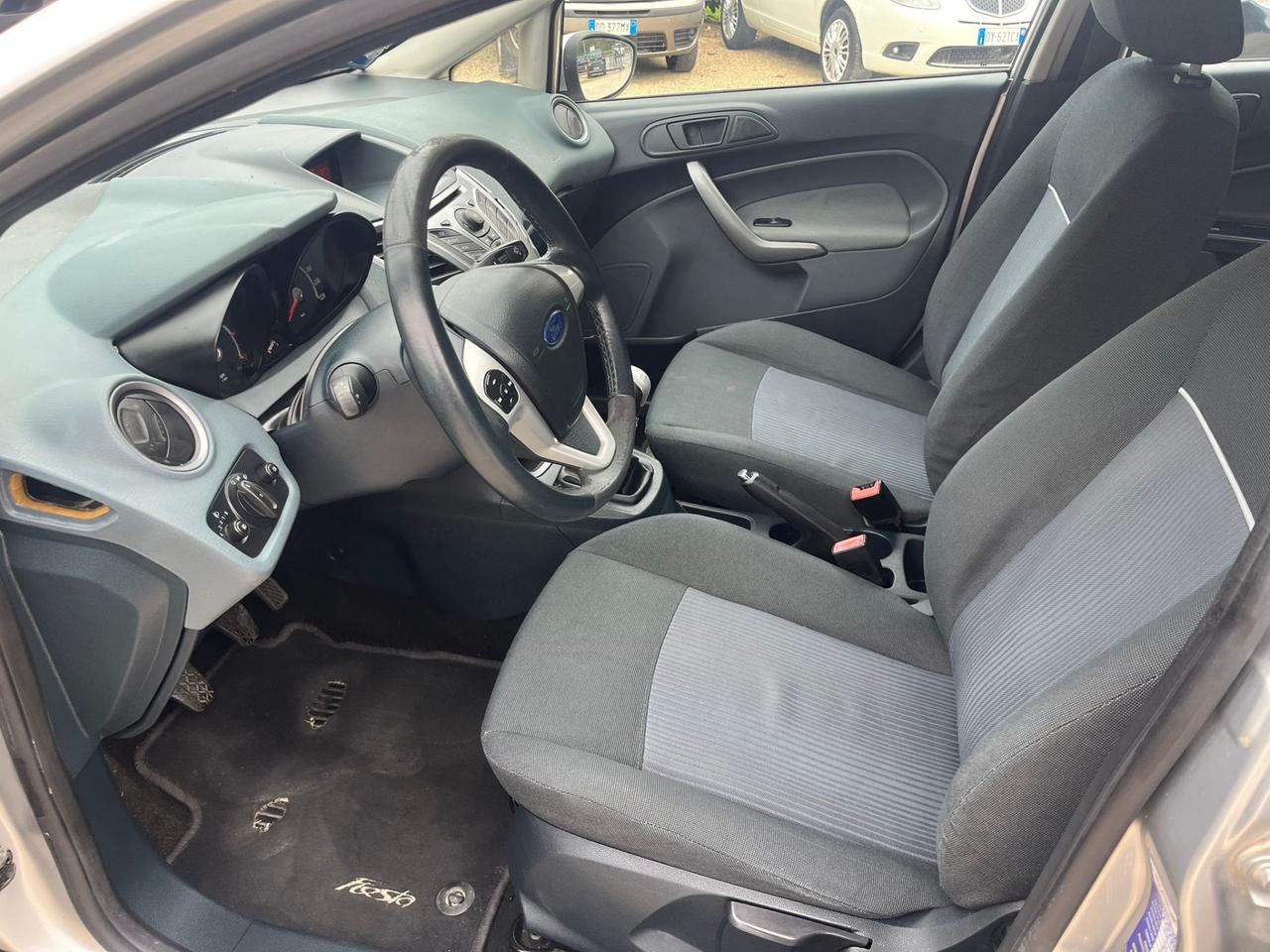 Ford Fiesta 1.2 Benzina - Neopatentati