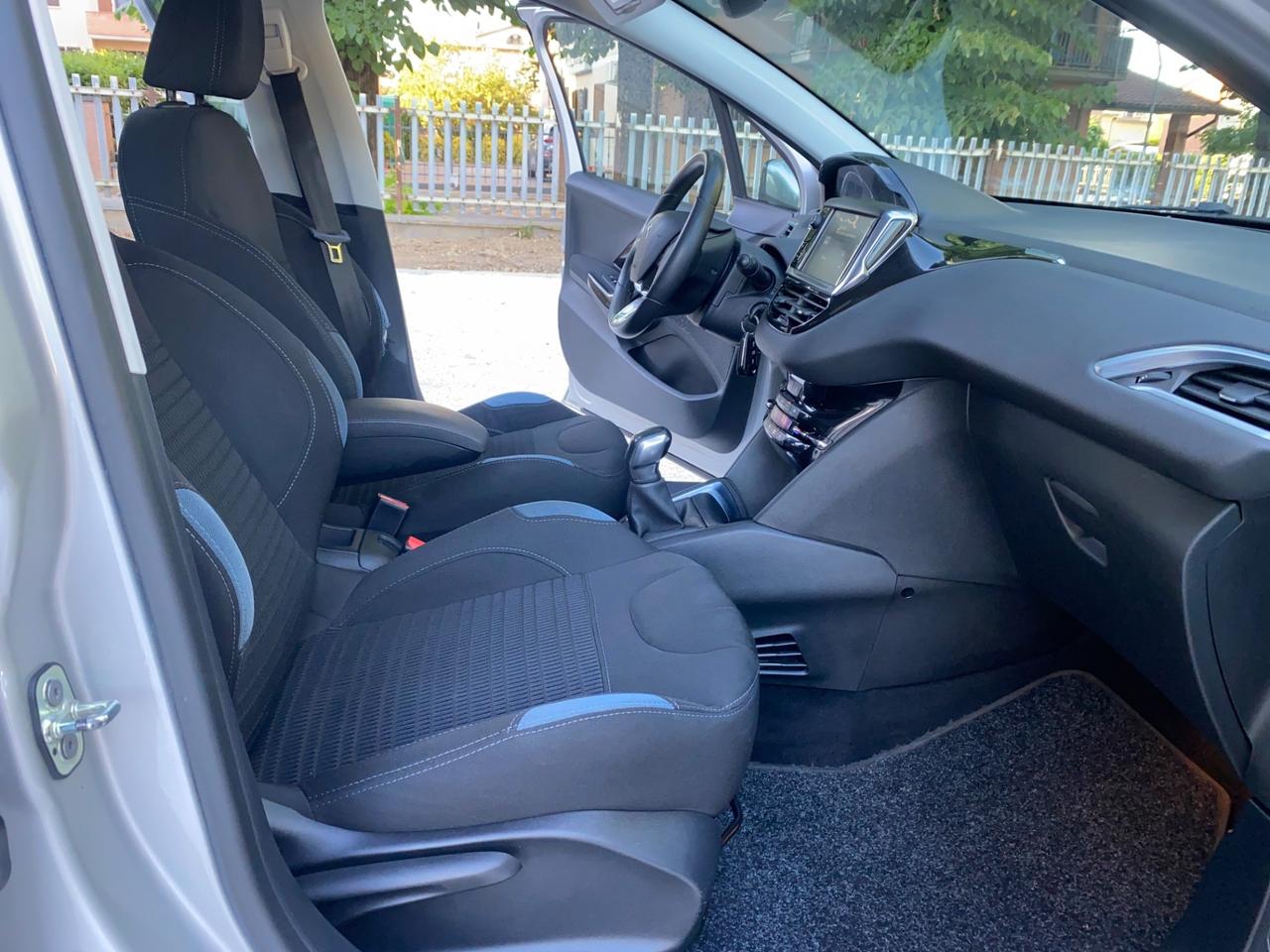 Peugeot 208 PureTech 82 5 porte Allure NEOPATENTATI!!!