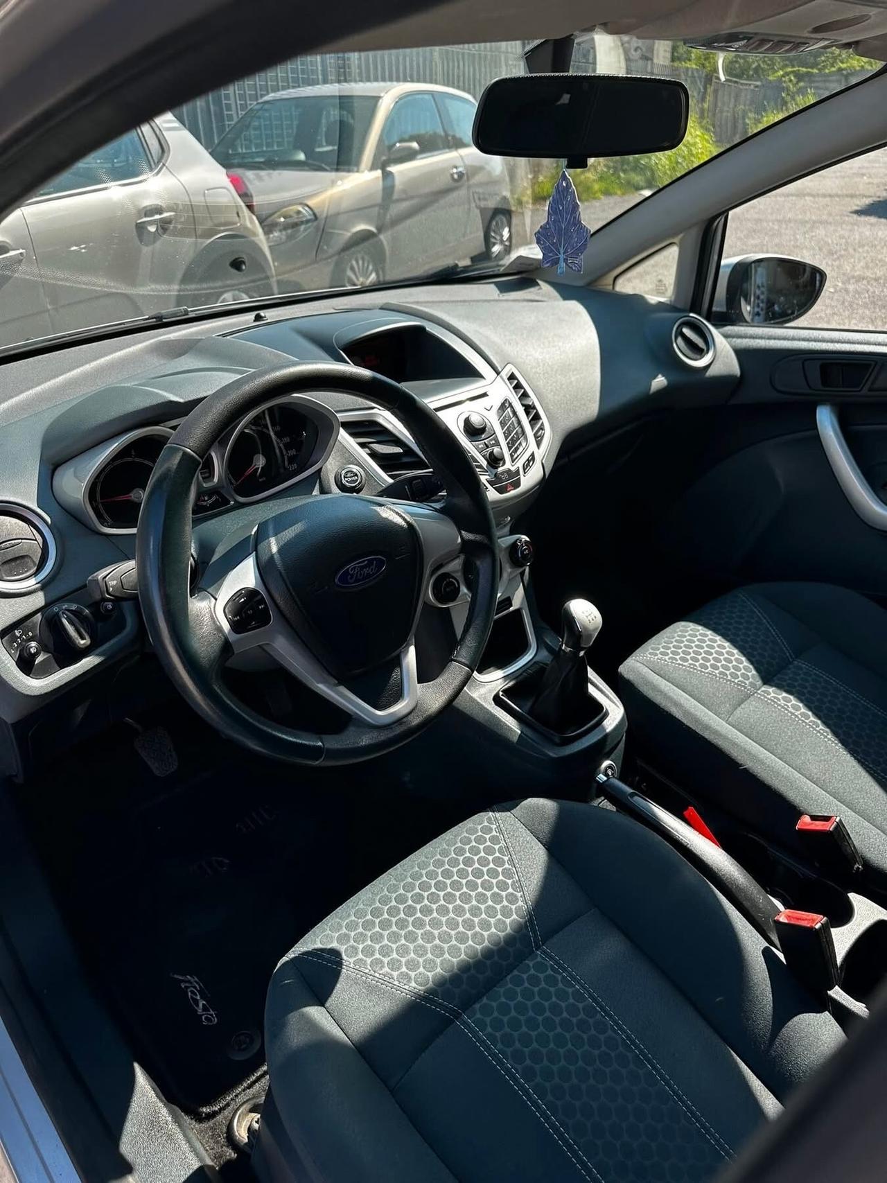 Ford Fiesta 1.4 5 porte Bz.- GPL Titanium NEOPATENTATI