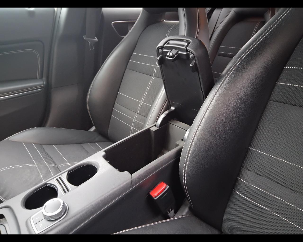 Mercedes-Benz GLA-X156 2014 - GLA 220 d (cdi) Sport 4matic 170cv auto