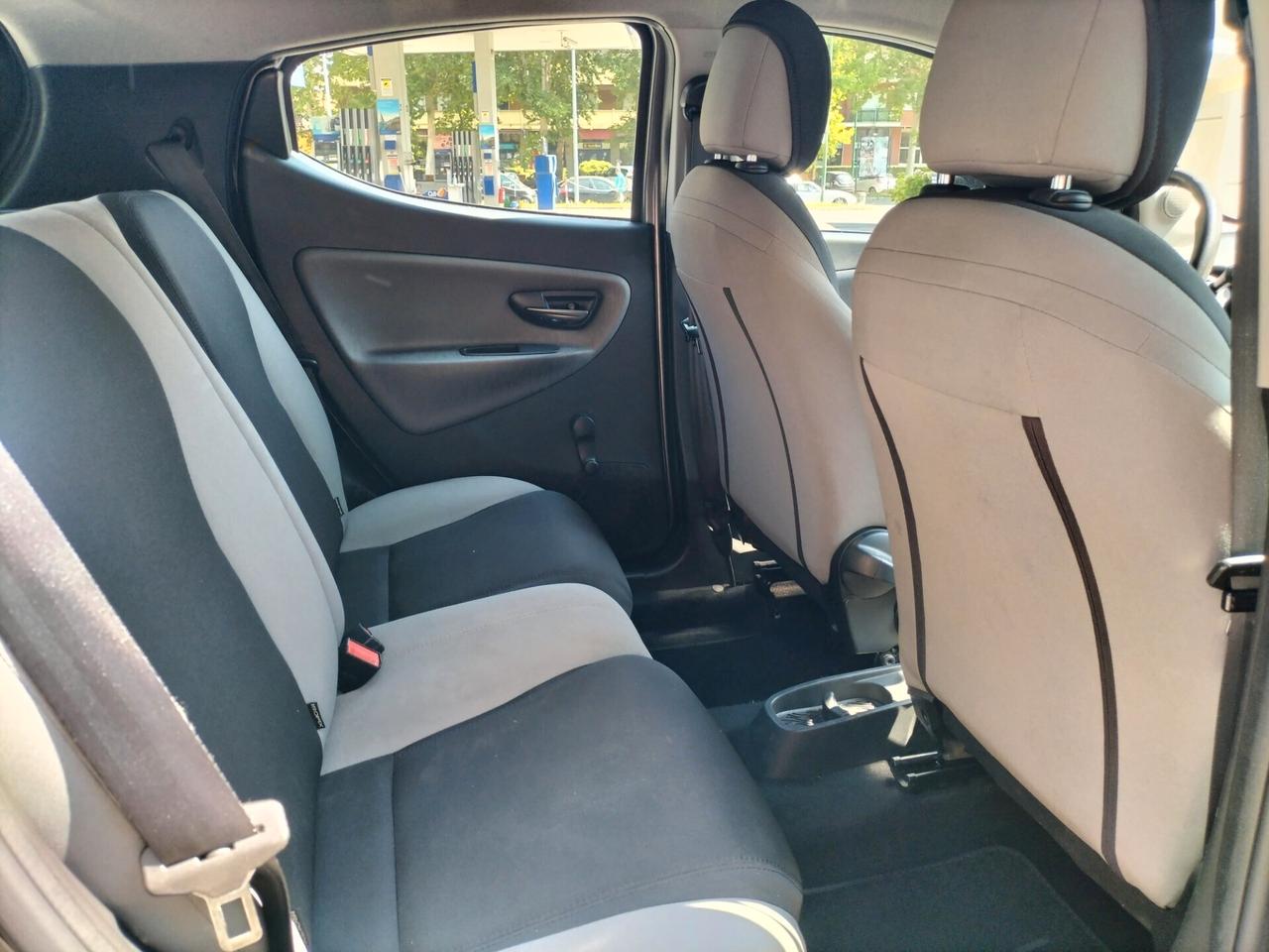 Lancia Ypsilon 1.2 69 CV 5 porte S&S Silver