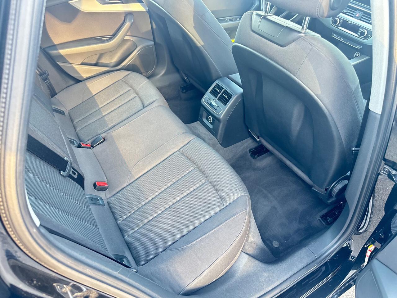 Audi A4 Avant 2.0 TDI 150 CV Sport cockpit virtual clima 3 zona led