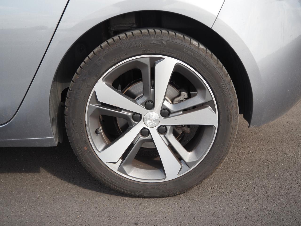 Peugeot 308 BlueHDi 120 S&S Allure