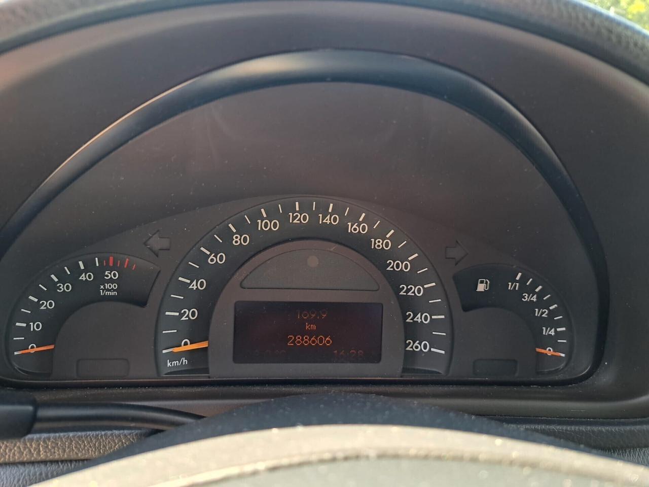 Mercedes-benz C 220 / 105KW / 143CV