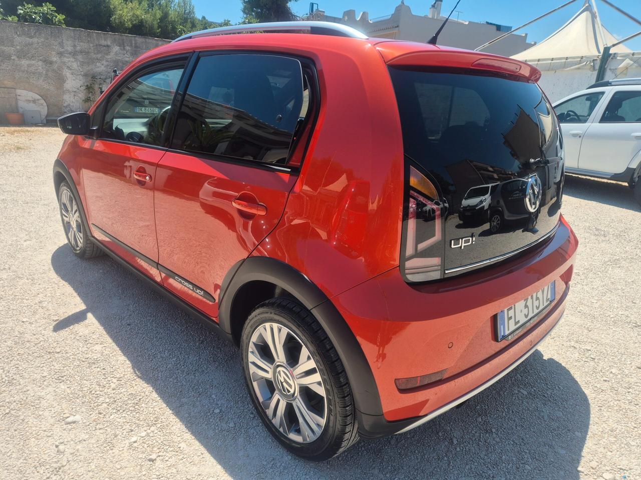 Volkswagen up! Cross up!