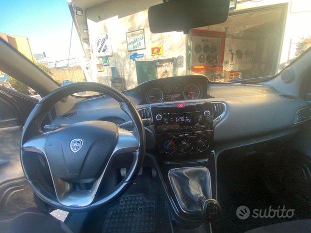 LANCIA YPSILON 1.3MJT 95CV 5 PORTE S&S SILVER.
