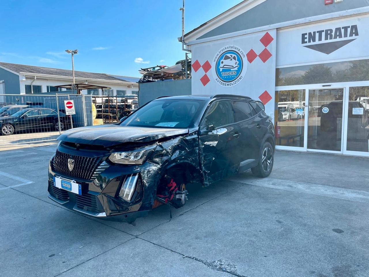 Peugeot 2008 PureTech 100 S&S Allure 2023 **VEICOLO SINISTRATO***VA IN MOTO