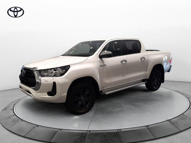 Toyota Hilux 2.4 D-4D A/T 4WD 4 porte Double Cab Lounge