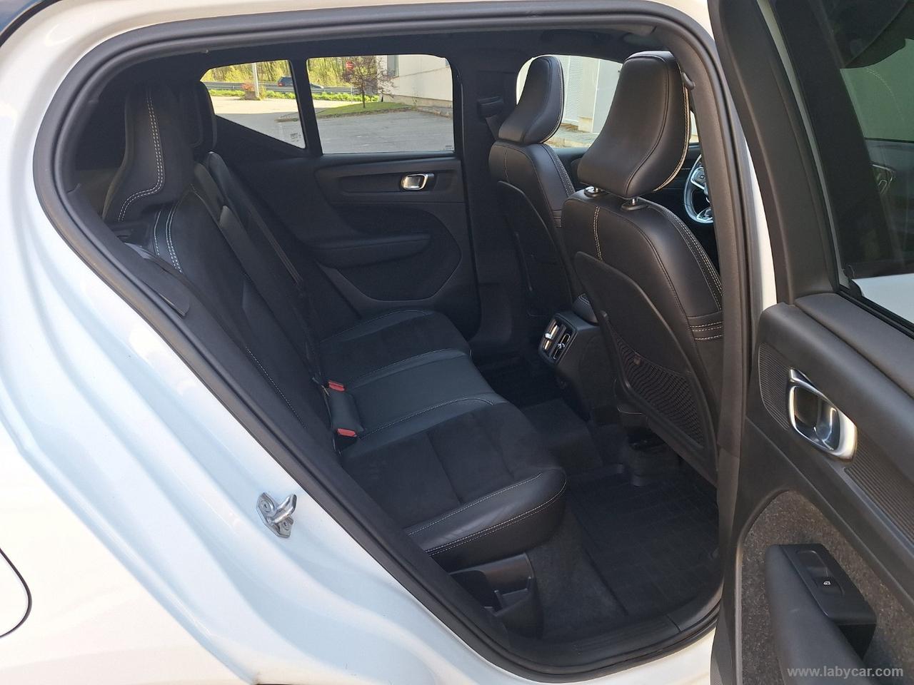 VOLVO XC40 D4 AWD R-design TETTO TAGLIANDI VOLVO UFF 360