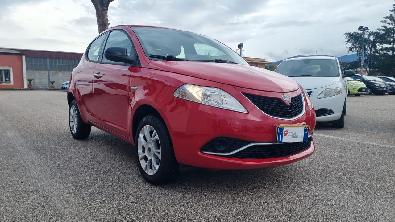 Lancia Ypsilon 0.9 TwinAir 85 CV 5 porte Metano Ecochic Platinum