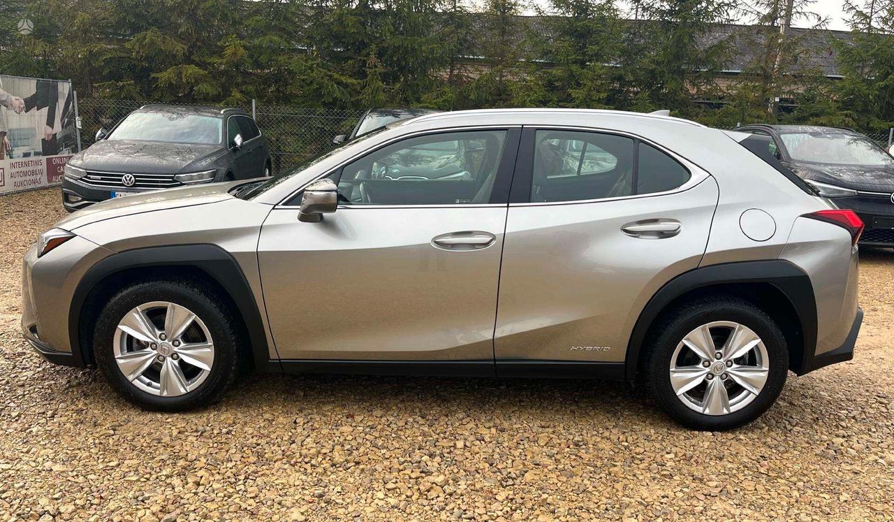 Lexus UX Hybrid Business