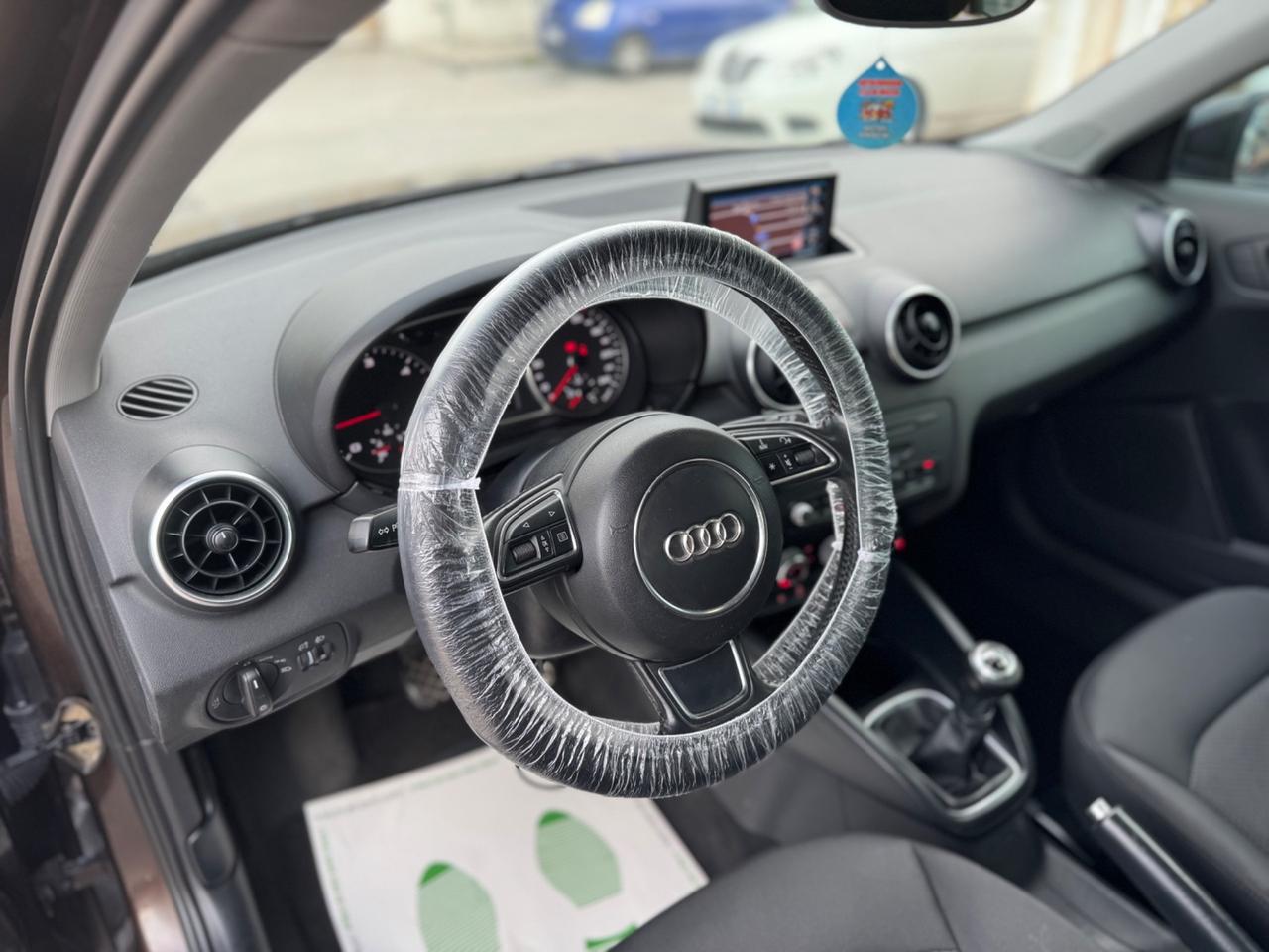 Audi A1 SPB 1.6 TDI 90Cv Block shaft IMPECCABILE