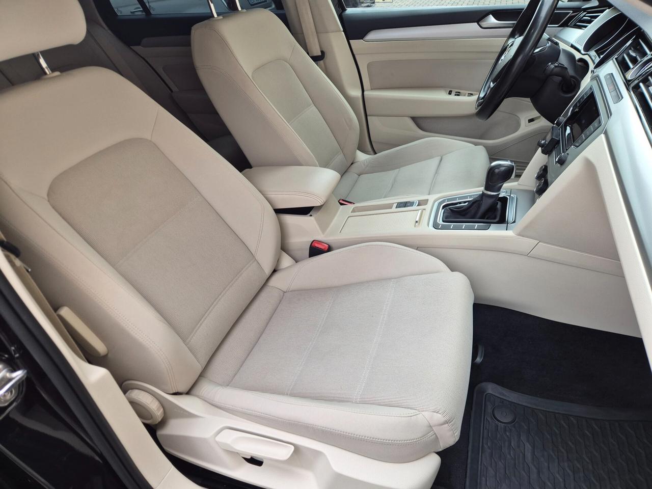 Volkswagen Passat Variant R-Line 1.6 TDI DSG