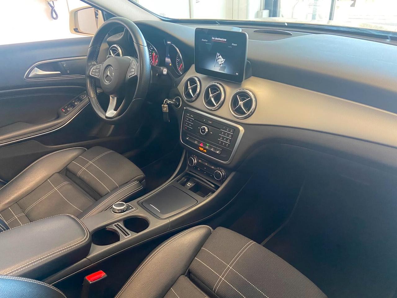 Mercedes-benz GLA 220 d Automatic Sport Tettuccio