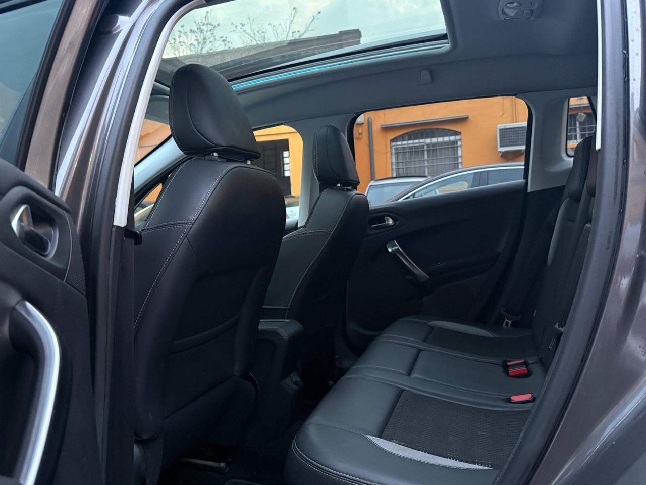 Peugeot 2008 1.6 e-HDi 115 CV Stop&Start Féline