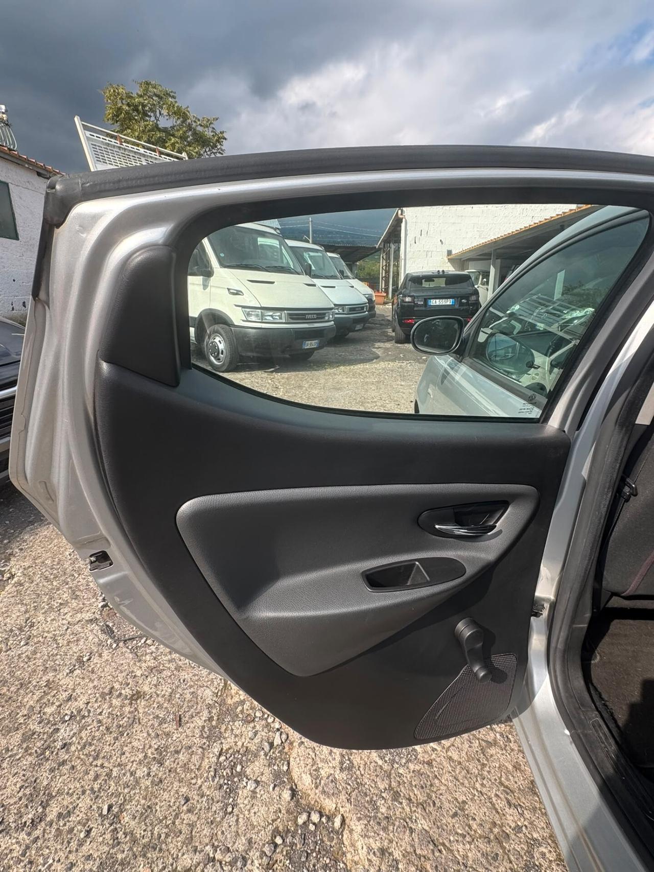 Lancia Ypsilon 1.3 MJT 16V 95 CV 5 porte S&S Platinum
